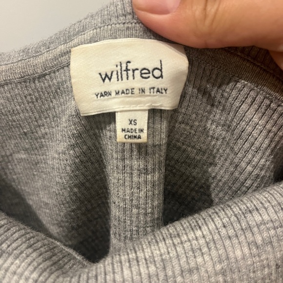 Babaton off the shoulder long sleeve sweater. Size XS light grey. - Picture 3 of 3